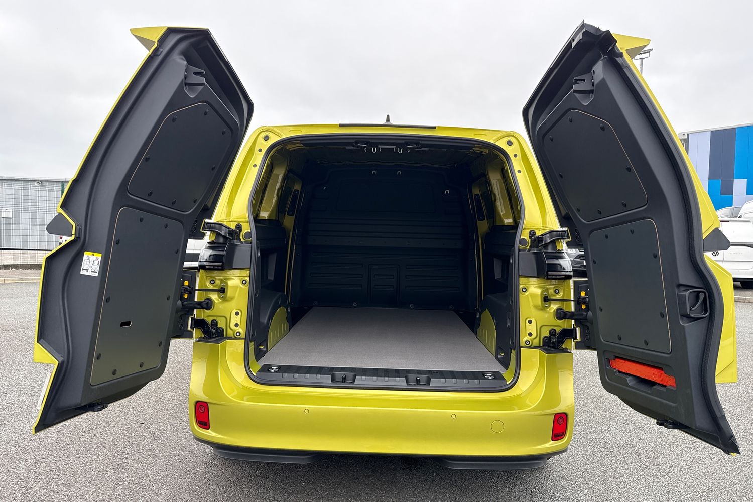 Used Volkswagen ID. Buzz Cargo 2025 for sale - 77014035: Photo 6