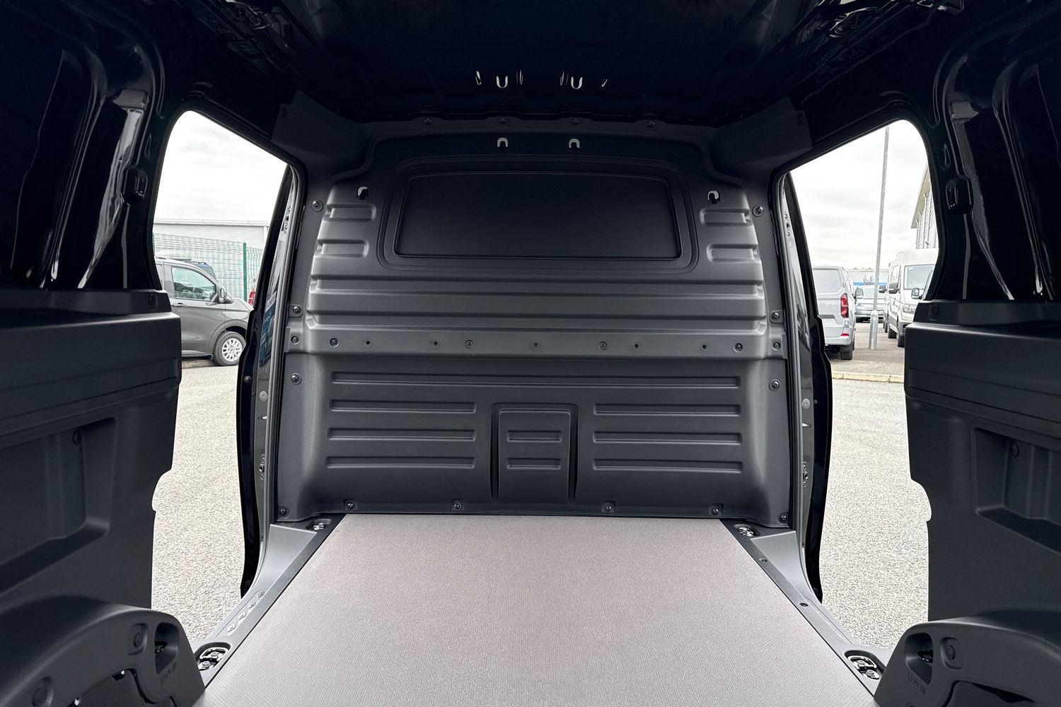 Used Volkswagen ID. Buzz Cargo 2026 for sale - 77890654: Photo 32