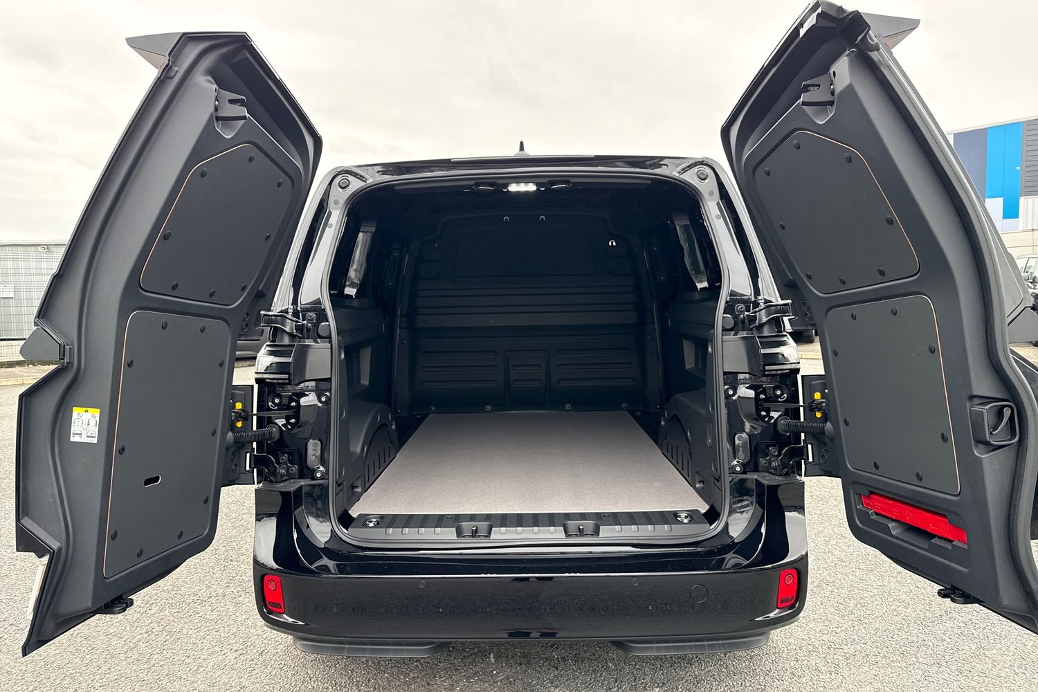 Used Volkswagen ID. Buzz Cargo 2026 for sale - 77890654: Photo 6