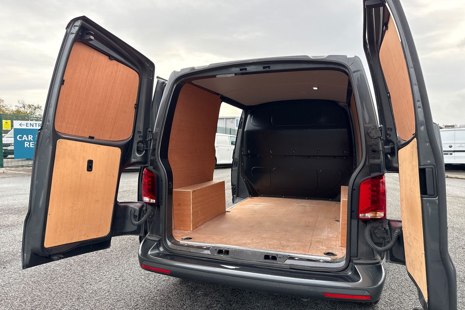 Used Volkswagen Transporter 2024 for sale - 77058359: Photo 33