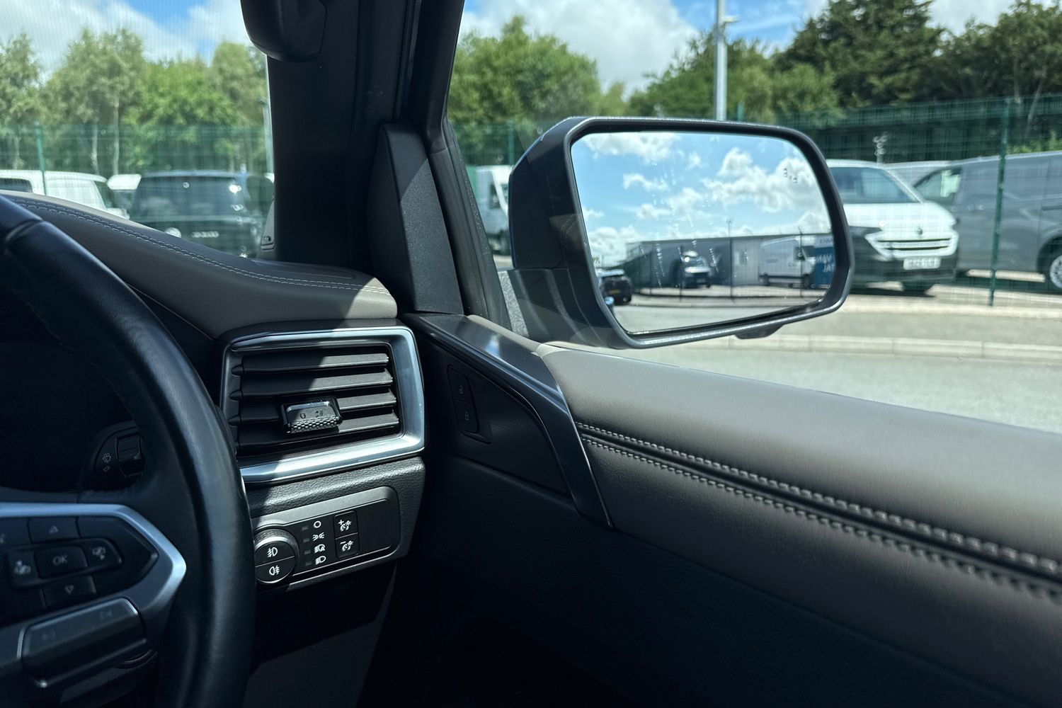 Used Volkswagen Amarok 2024 for sale - 76520103: Photo 20