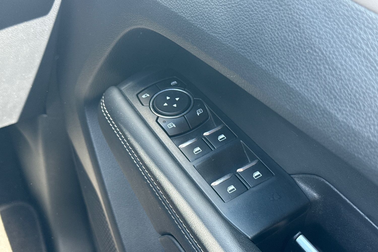 Used Volkswagen Amarok 2024 for sale - 76520103: Photo 35