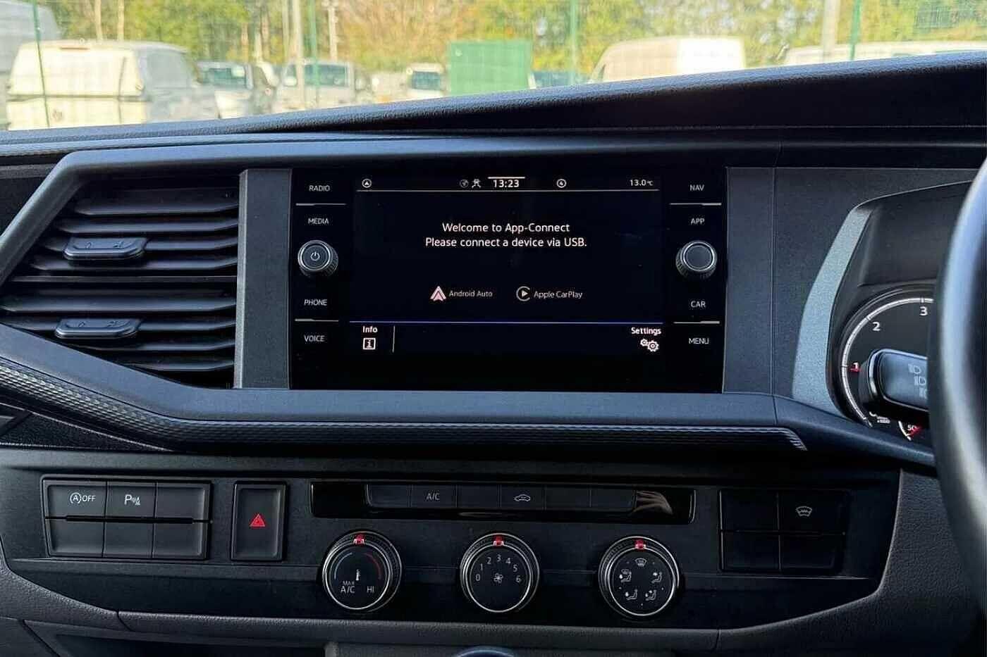 Used Volkswagen Transporter 2024 for sale - 77211544: Photo 44