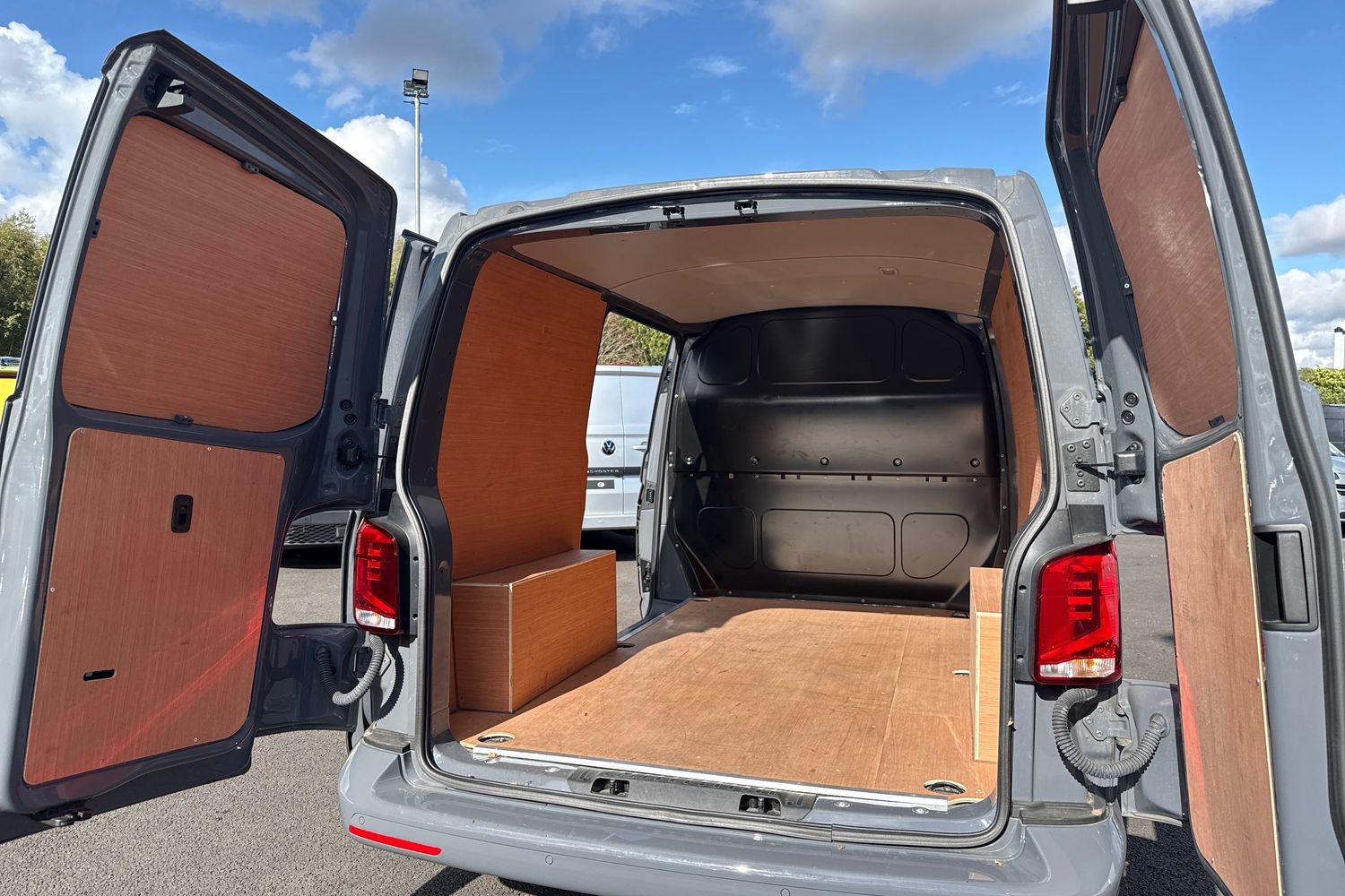 Used Volkswagen Transporter 2024 for sale - 76520038: Photo 32