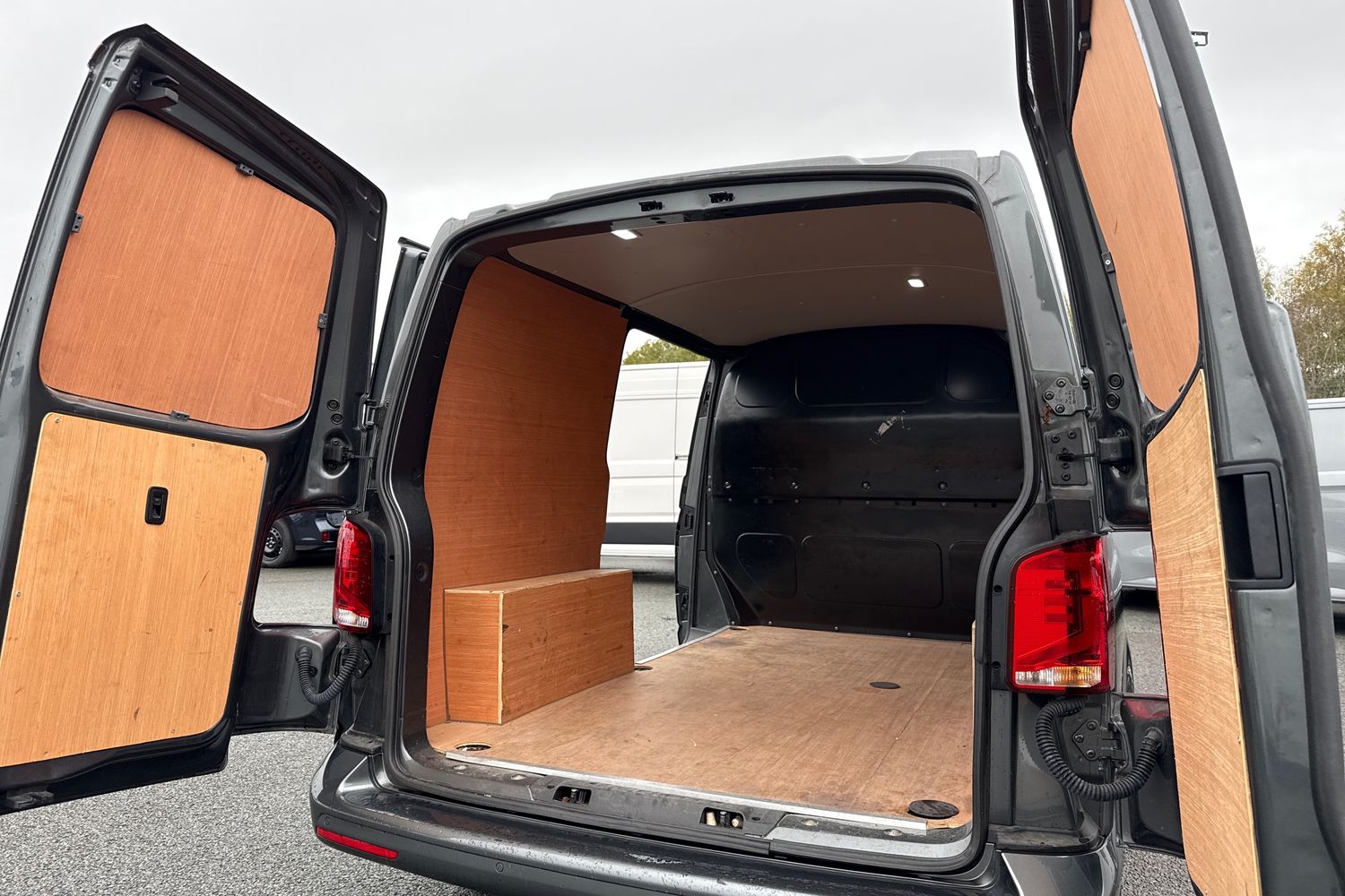 Used Volkswagen Transporter 2024 for sale - 76564700: Photo 33