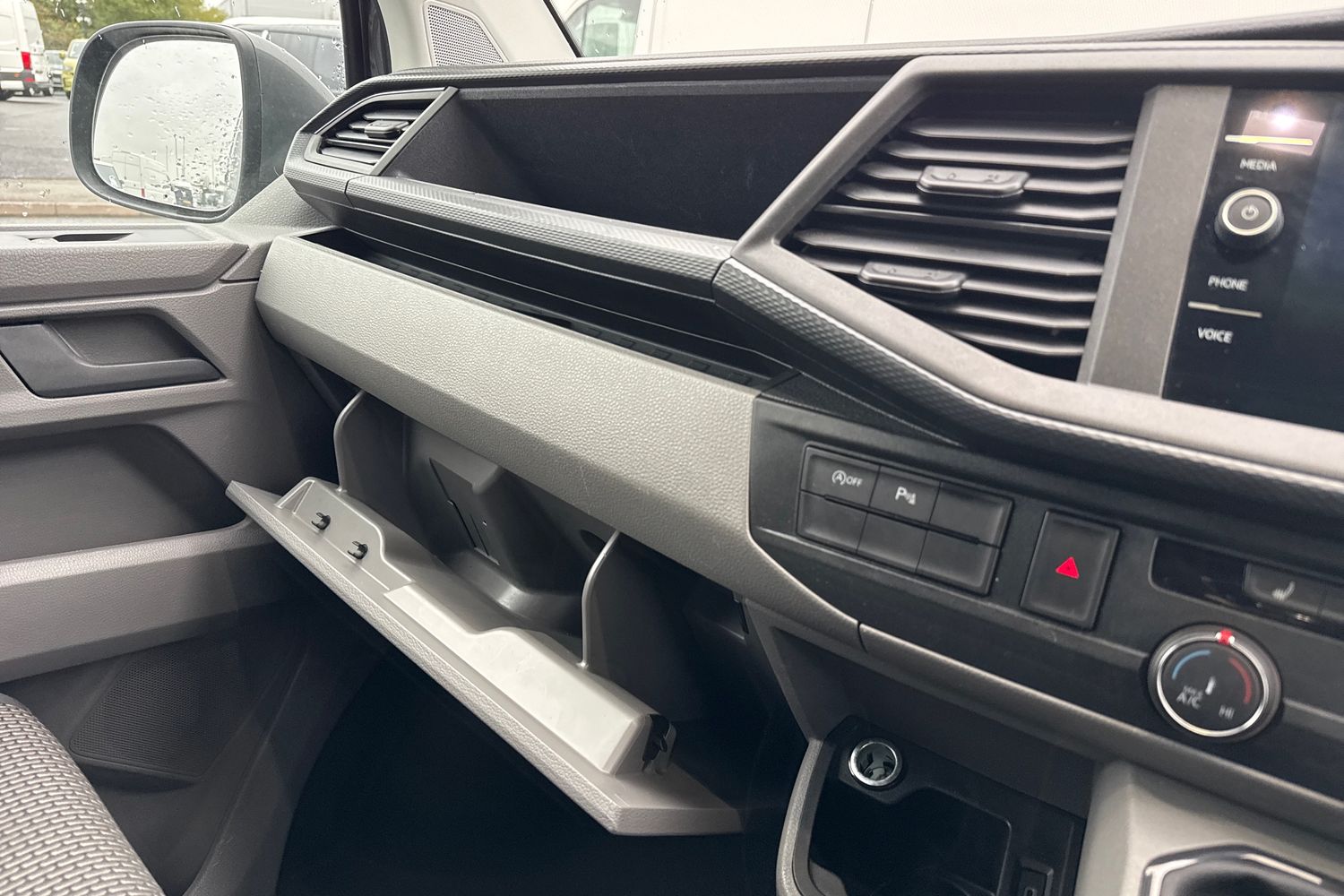 Used Volkswagen Transporter 2024 for sale - 76564700: Photo 34