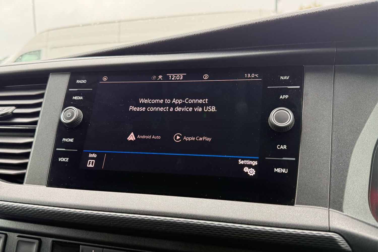 Used Volkswagen Transporter 2024 for sale - 76564700: Photo 49