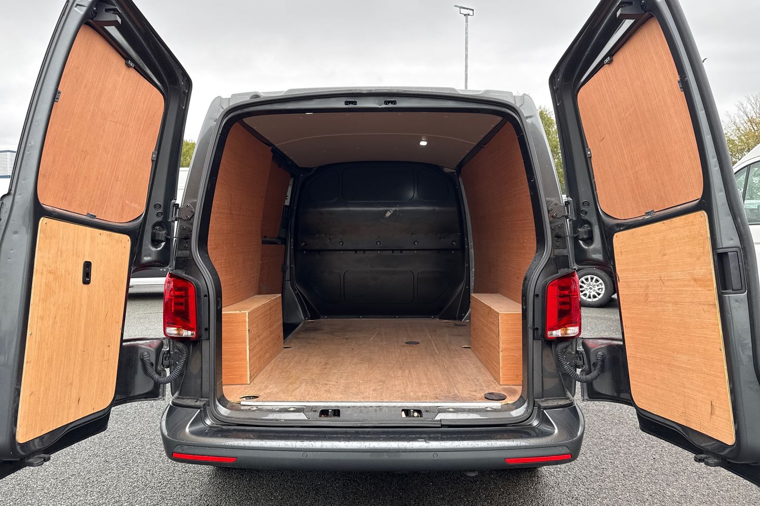 Used Volkswagen Transporter 2024 for sale - 76564700: Photo 6