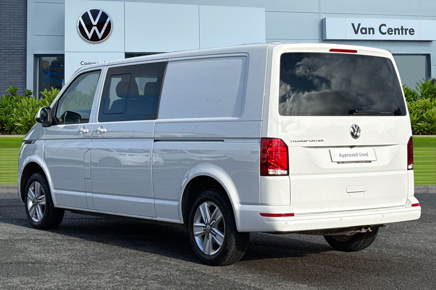 Used Volkswagen Transporter 2024 for sale - 76368650: Photo 2