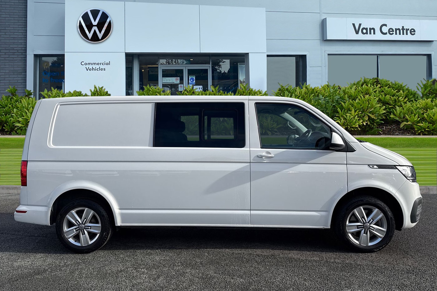 Used Volkswagen Transporter 2024 for sale - 76368650: Photo 3