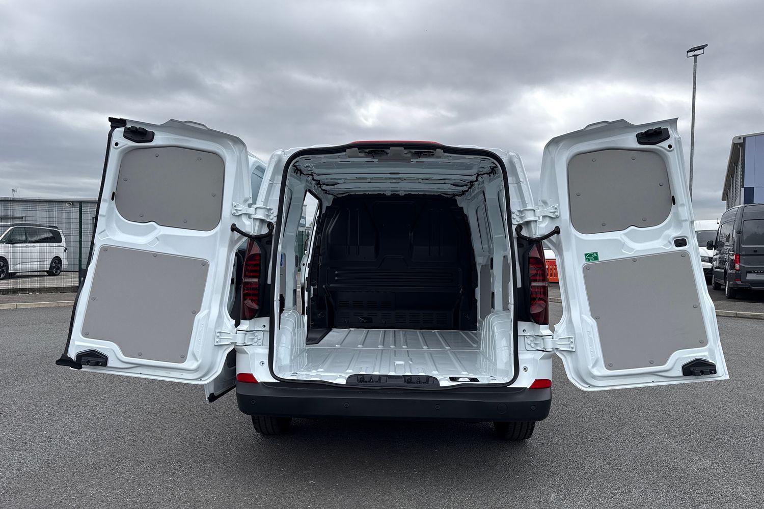 Used Volkswagen Transporter 2025 for sale - 76739556: Photo 6