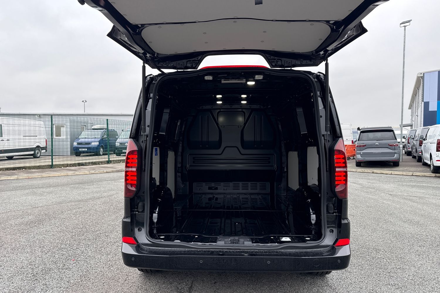 Used Volkswagen Transporter 2025 for sale - 77052207: Photo 6