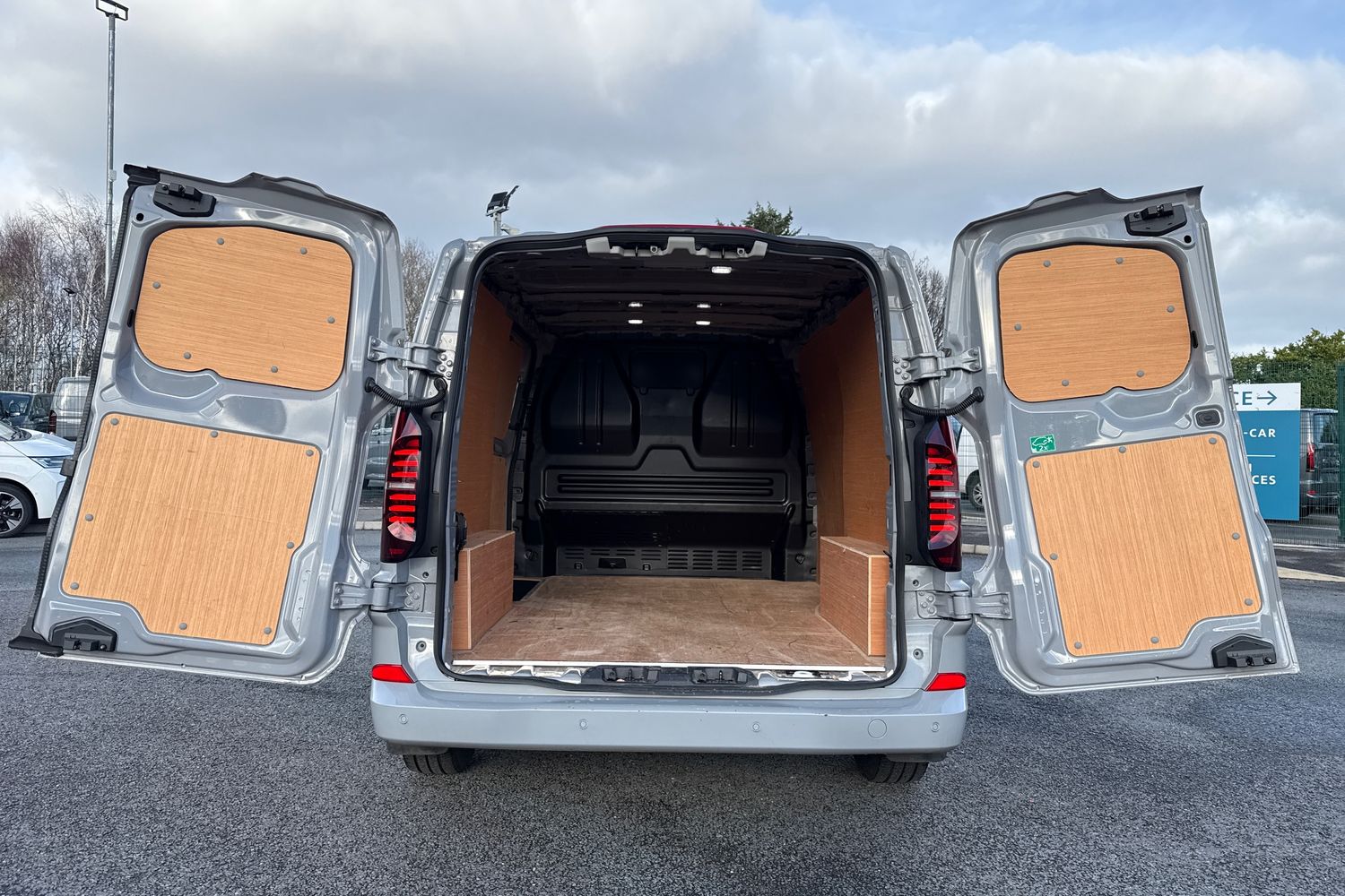 Used Volkswagen Transporter 2025 for sale - 77500764: Photo 6