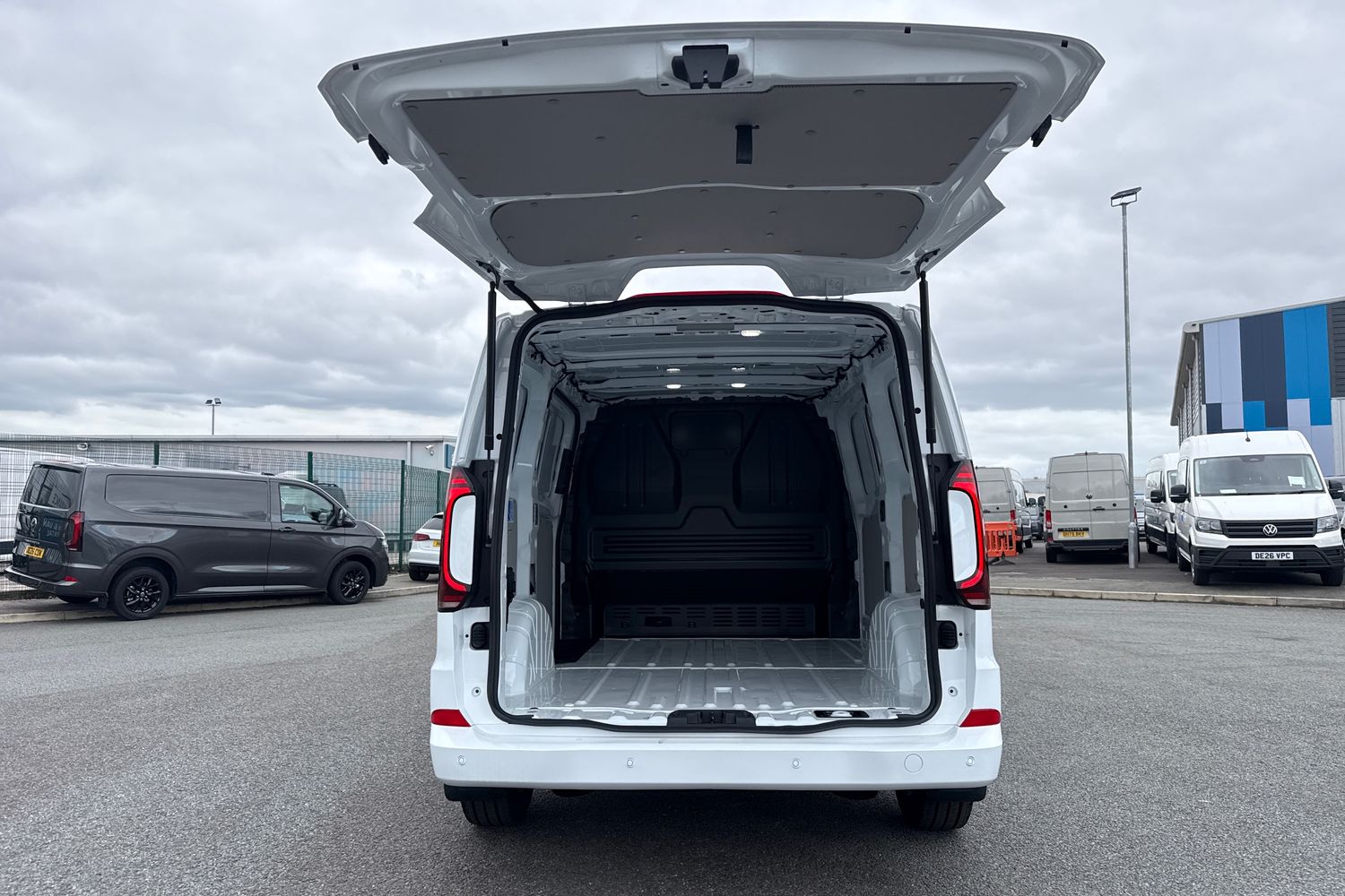 Used Volkswagen Transporter 2026 for sale - 78177672: Photo 6