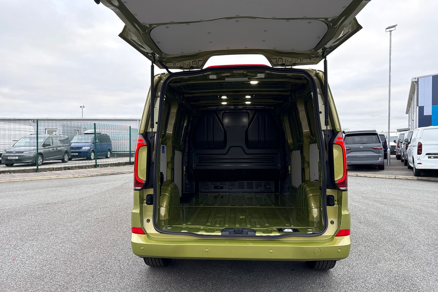 Used Volkswagen Transporter 2025 for sale - 77068744: Photo 6