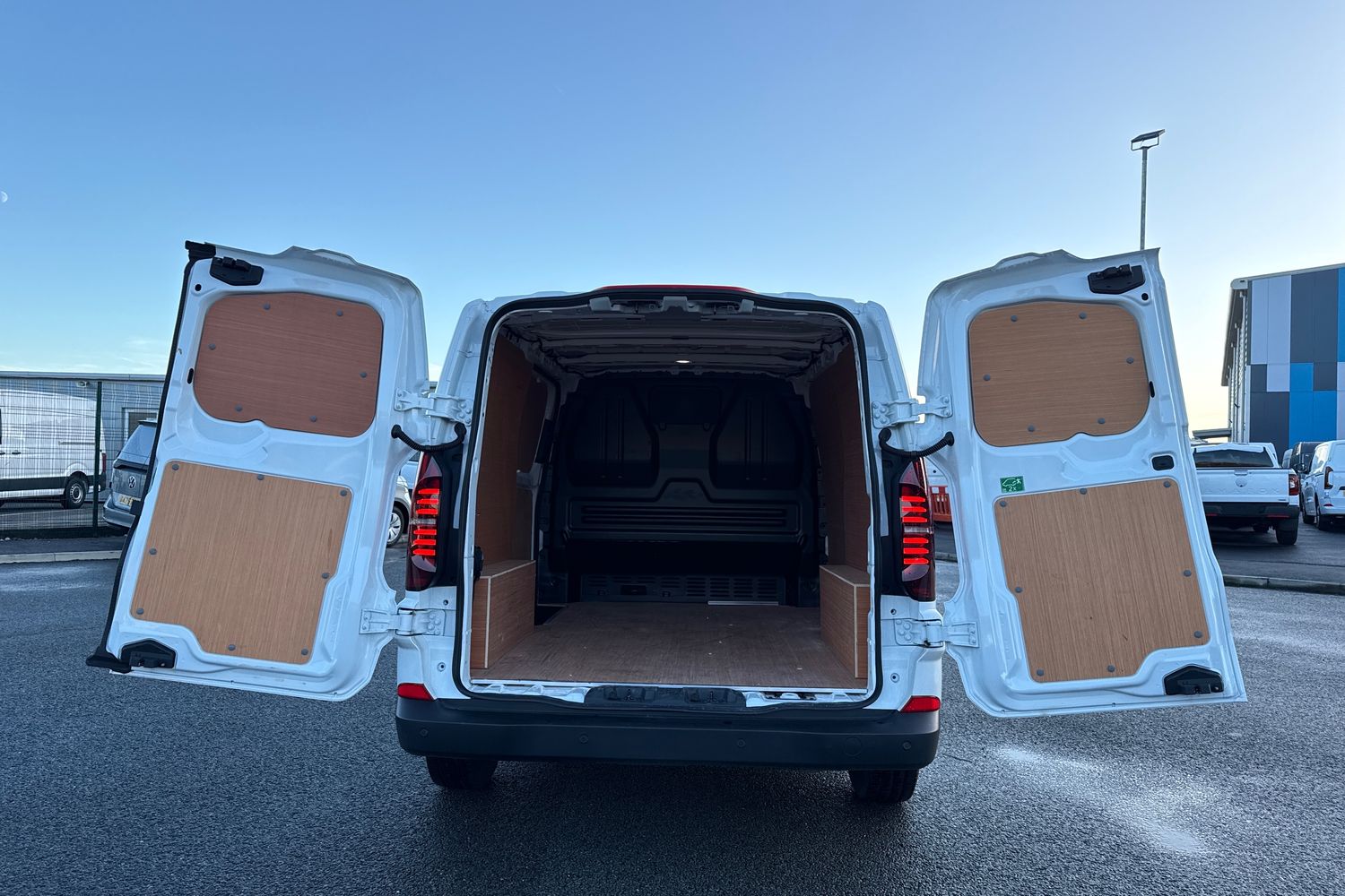 Used Volkswagen Transporter 2025 for sale - 76746361: Photo 6