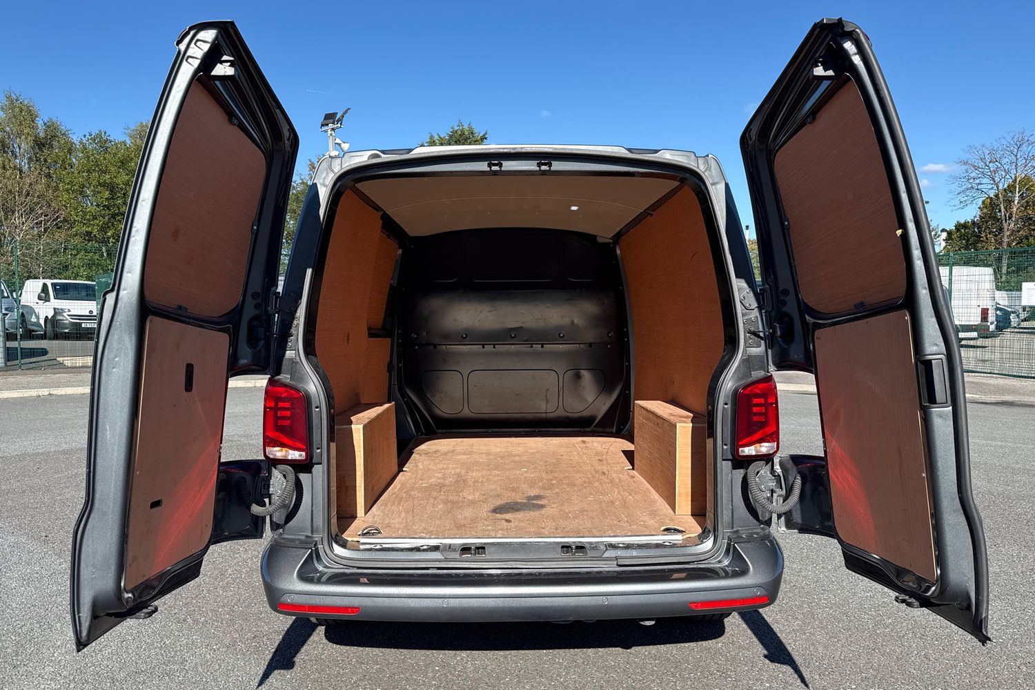 Used Volkswagen Transporter 2024 for sale - 77128919: Photo 6