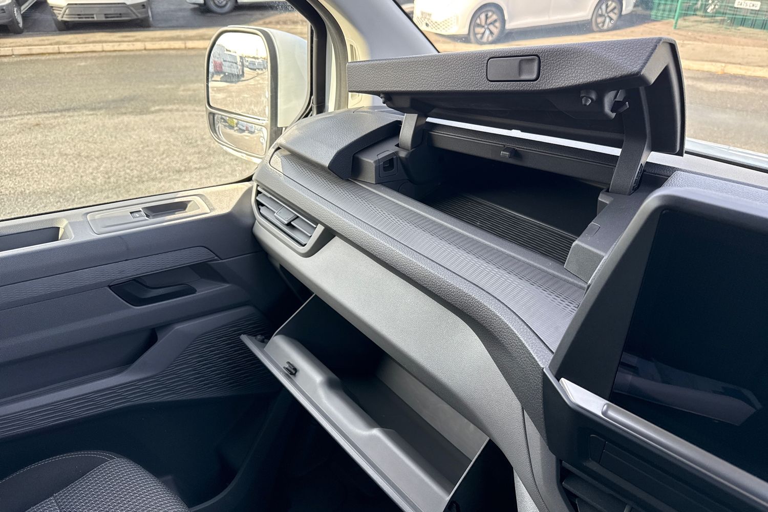 Used Volkswagen Transporter 2025 for sale - 77374361: Photo 35