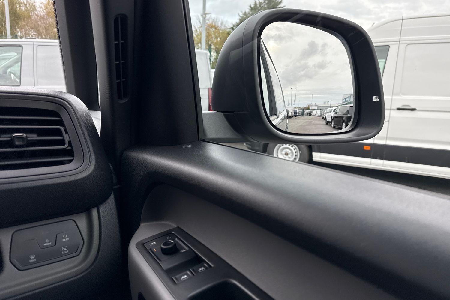 Used Volkswagen ID. Buzz Cargo 2024 for sale - 76540980: Photo 20