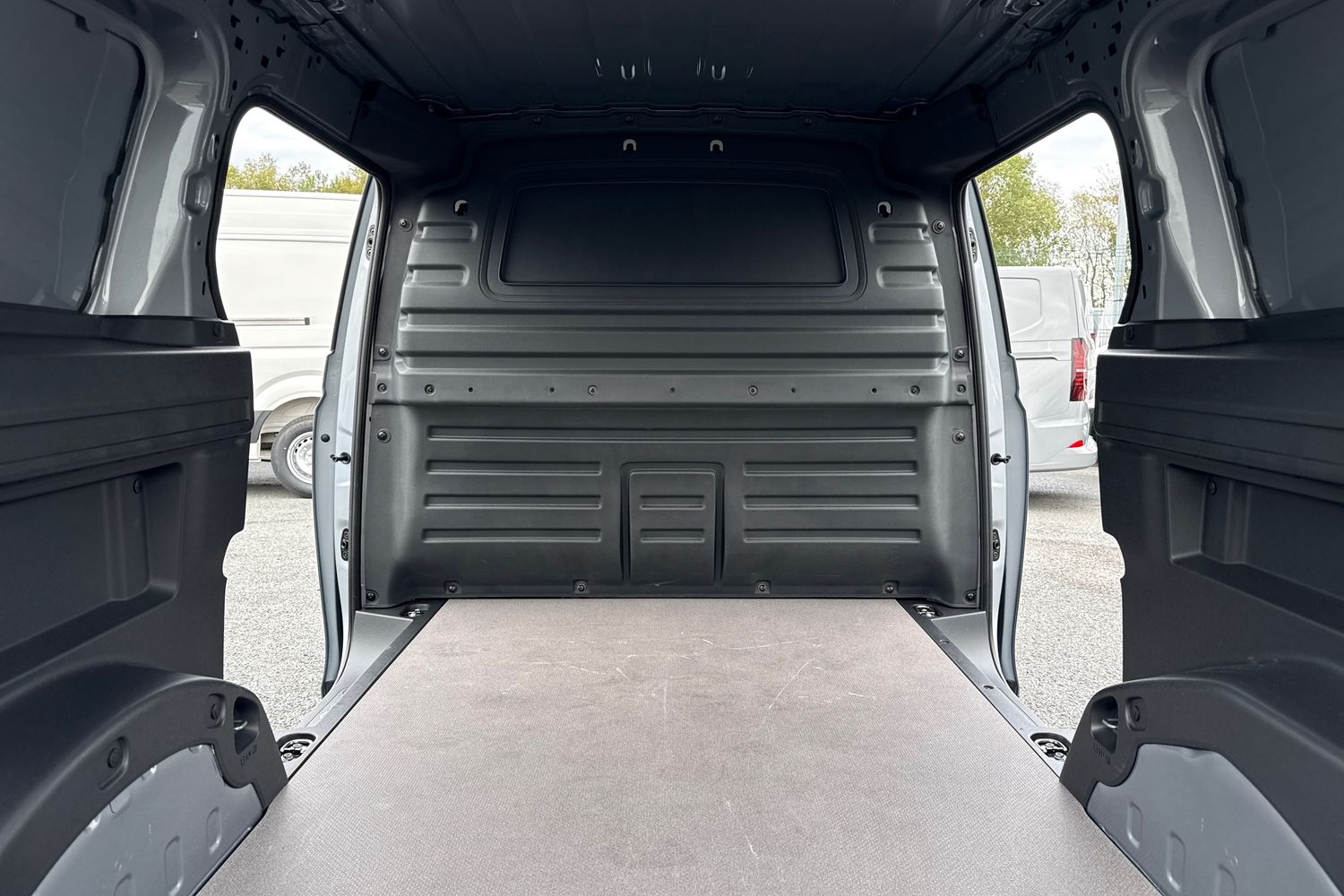 Used Volkswagen ID. Buzz Cargo 2024 for sale - 76540980: Photo 34