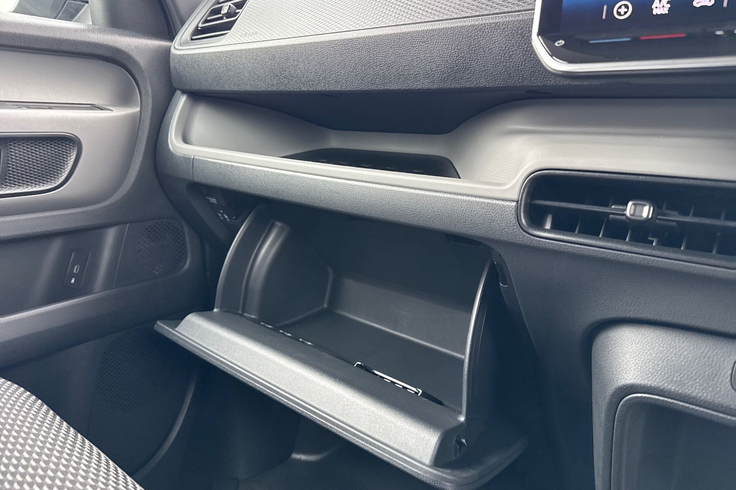 Used Volkswagen ID. Buzz Cargo 2024 for sale - 76540980: Photo 42