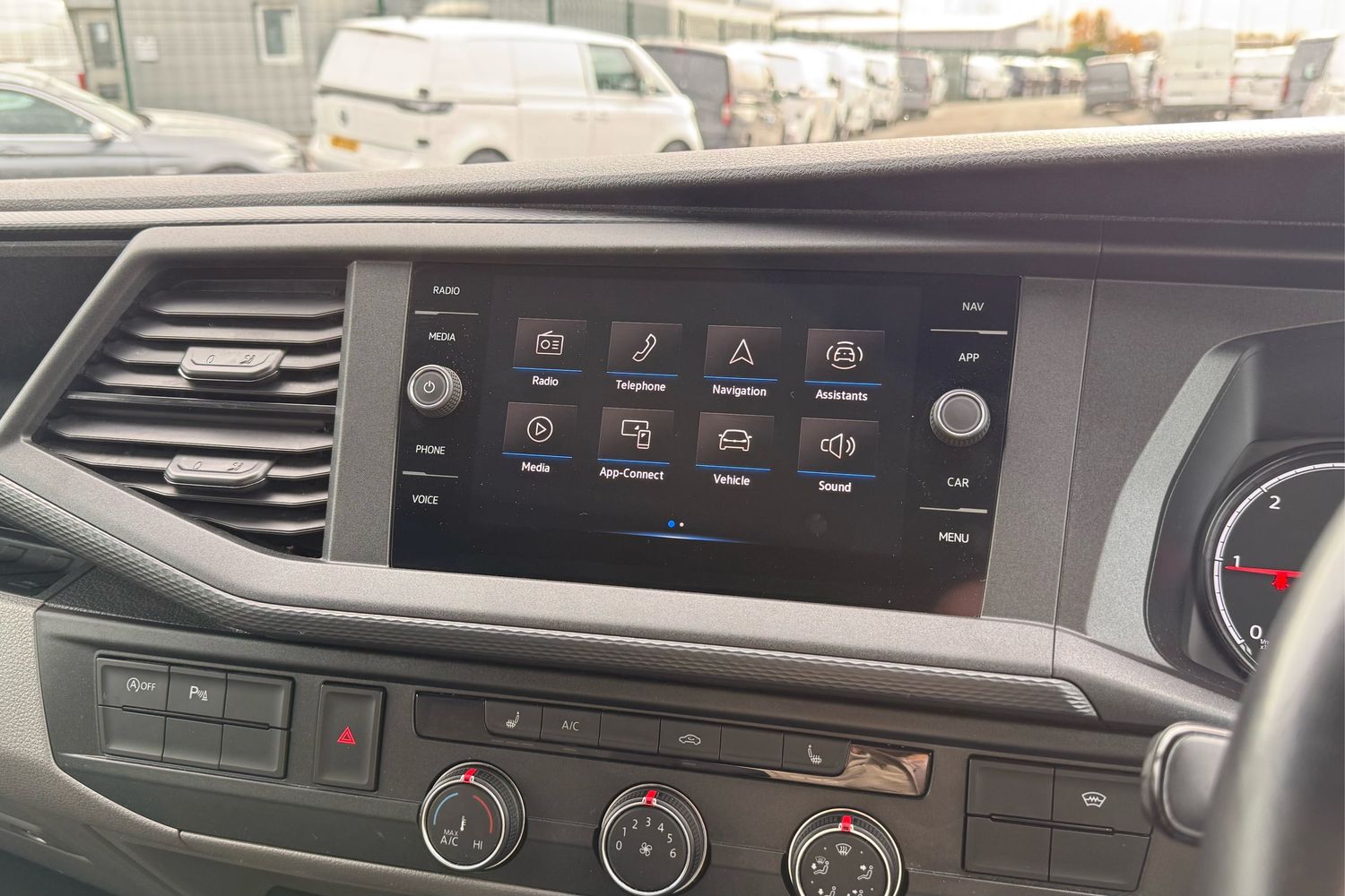 Used Volkswagen Transporter 2024 for sale - 76805352: Photo 16