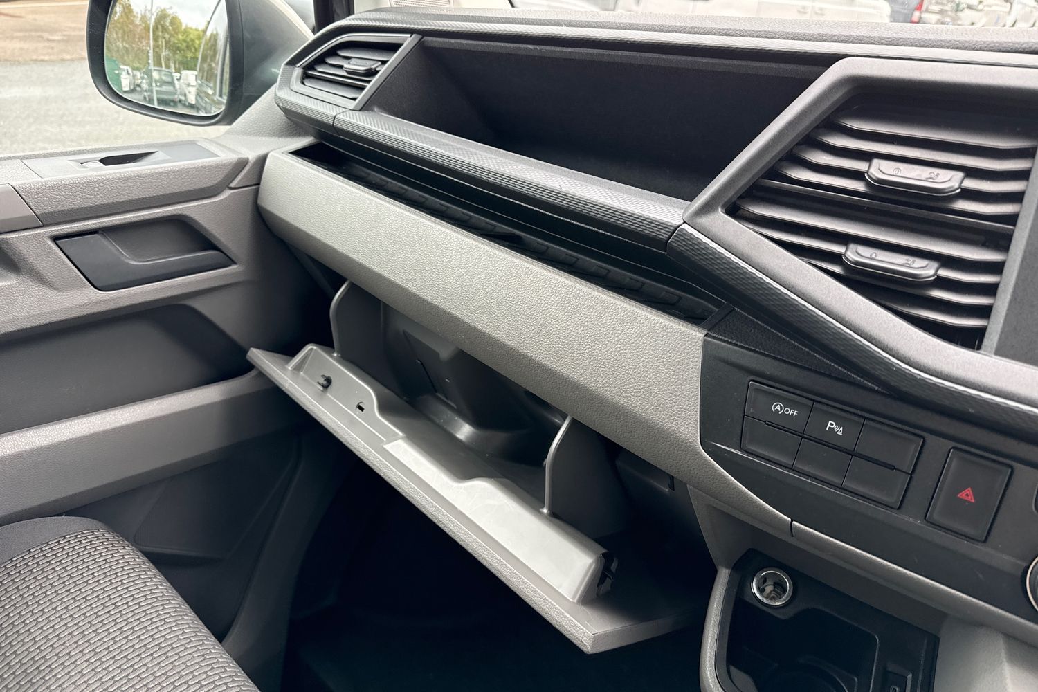 Used Volkswagen Transporter 2024 for sale - 76805352: Photo 33