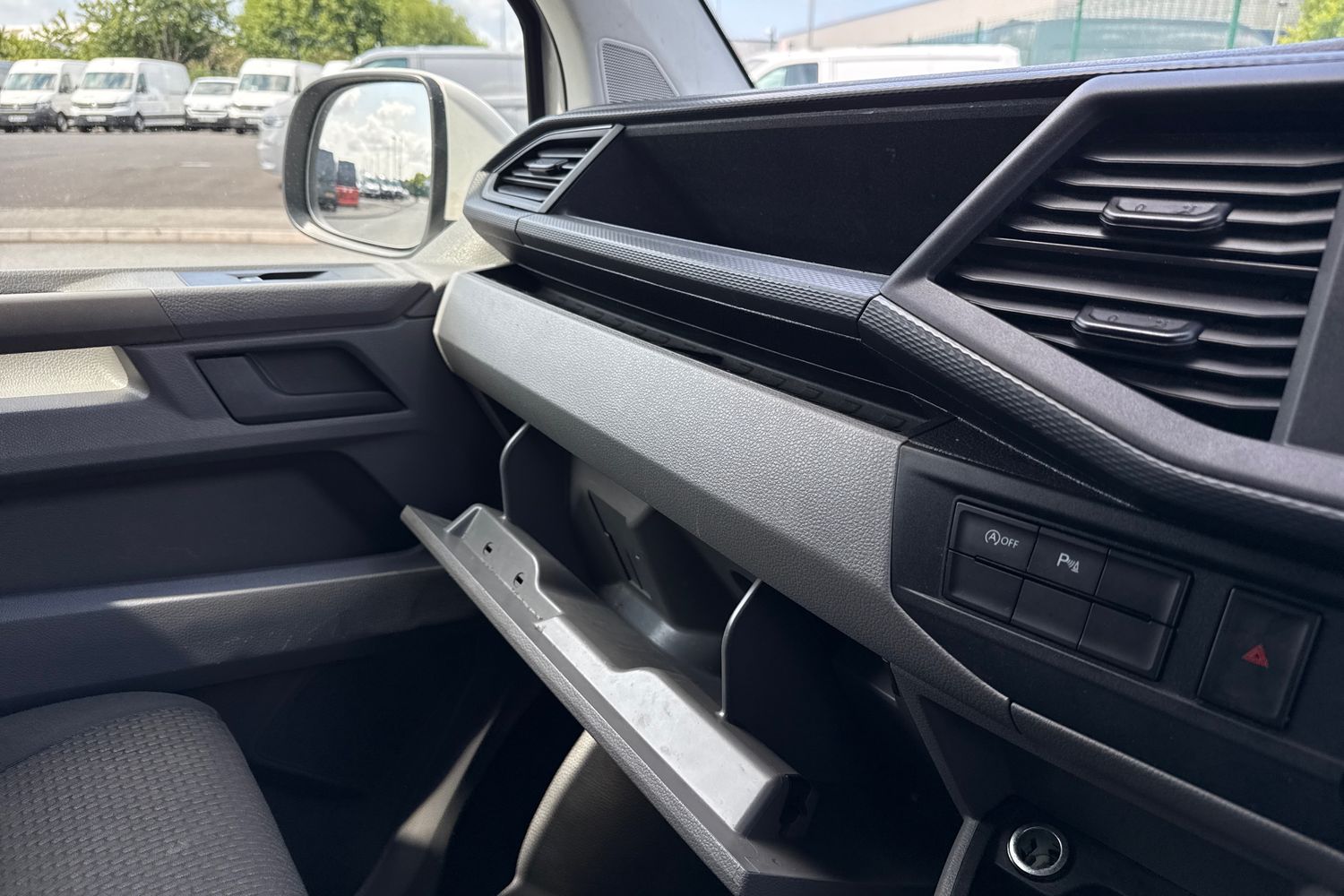 Used Volkswagen Transporter 2024 for sale - 76353290: Photo 38