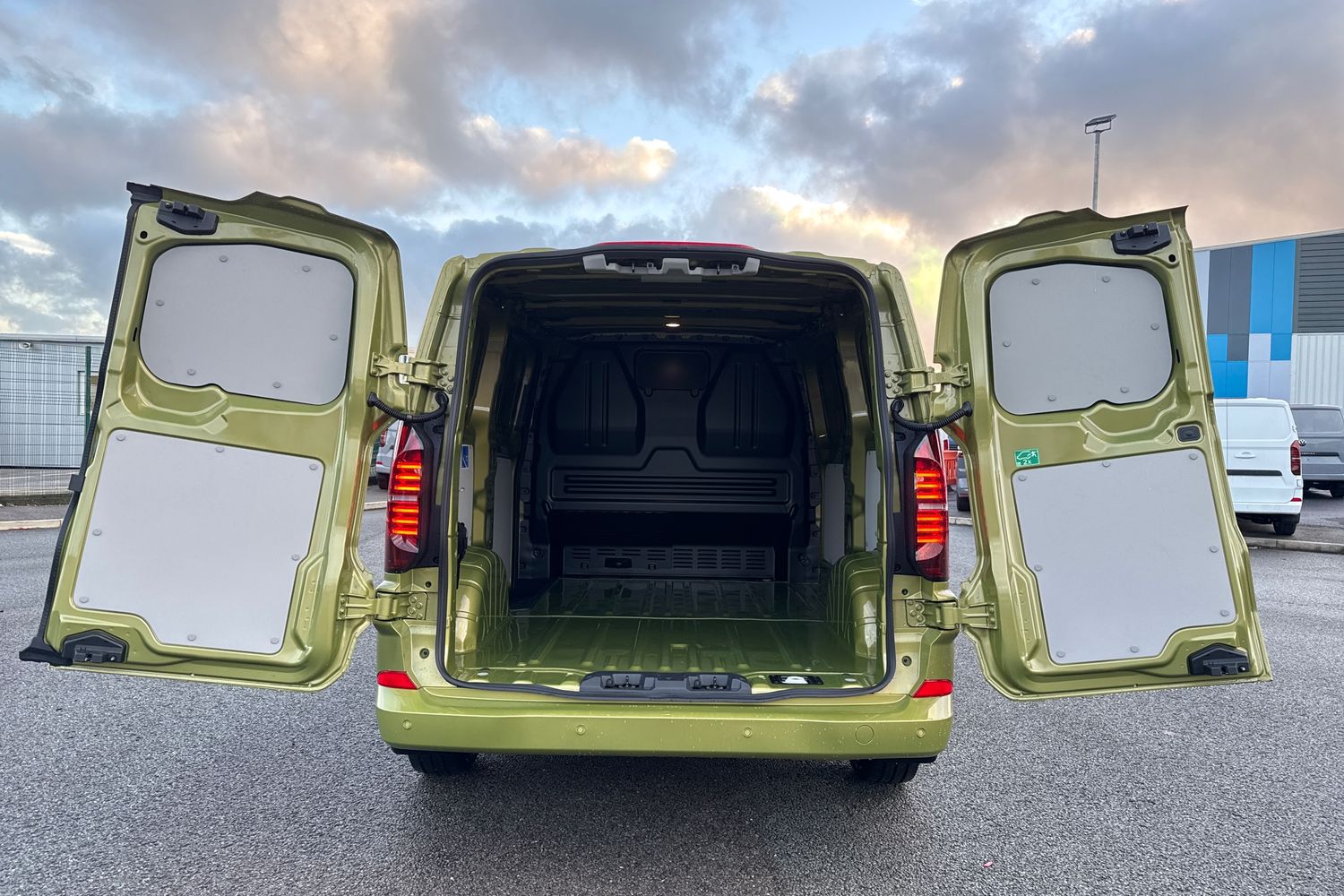 Used Volkswagen Transporter 2025 for sale - 77014031: Photo 6