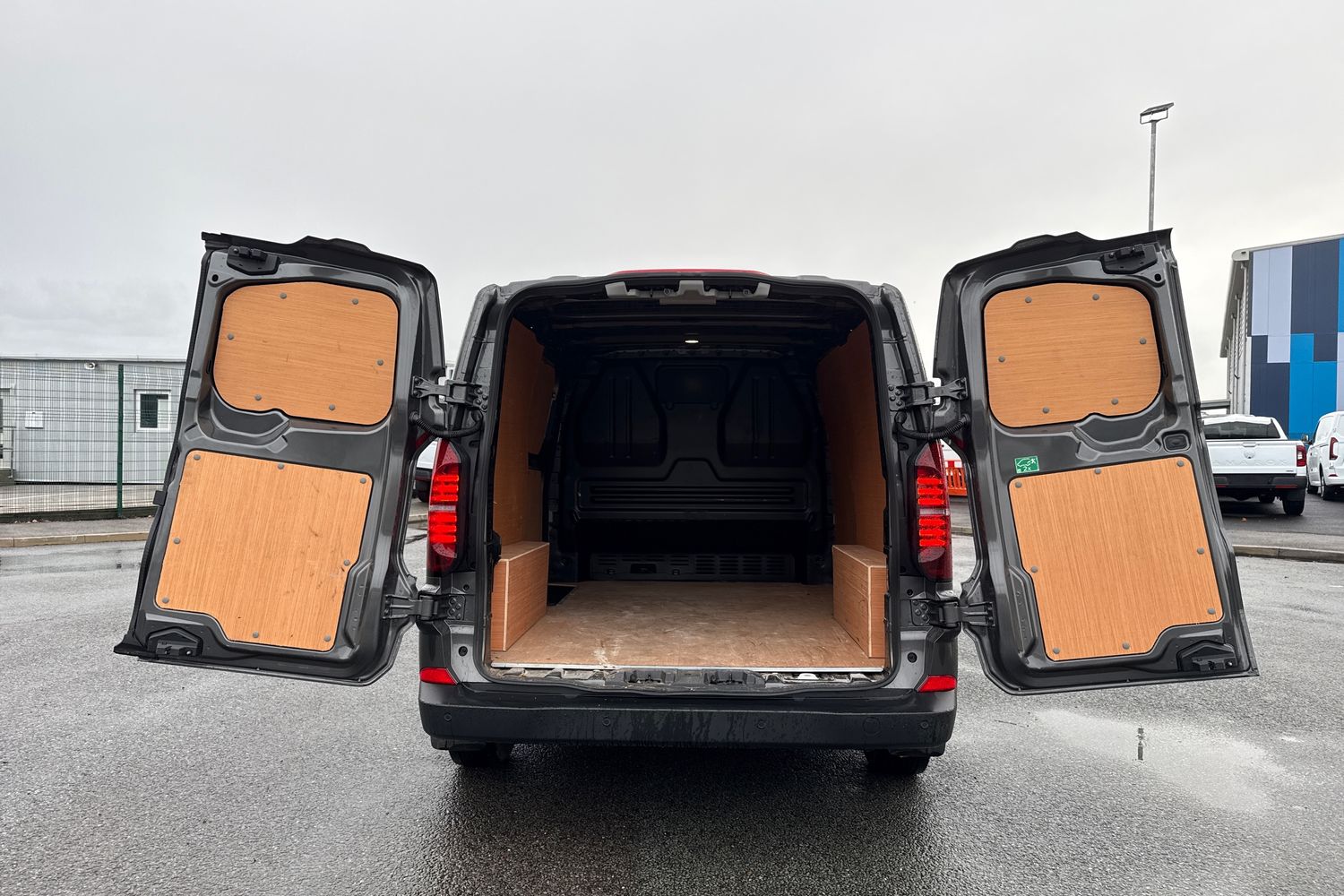 Used Volkswagen Transporter 2025 for sale - 76827888: Photo 6