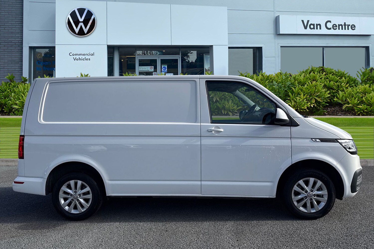 Used Volkswagen Transporter 2024 for sale - 76401719: Photo 3