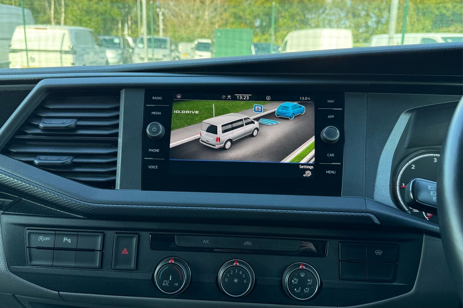 Used Volkswagen Transporter 2024 for sale - 76401719: Photo 46