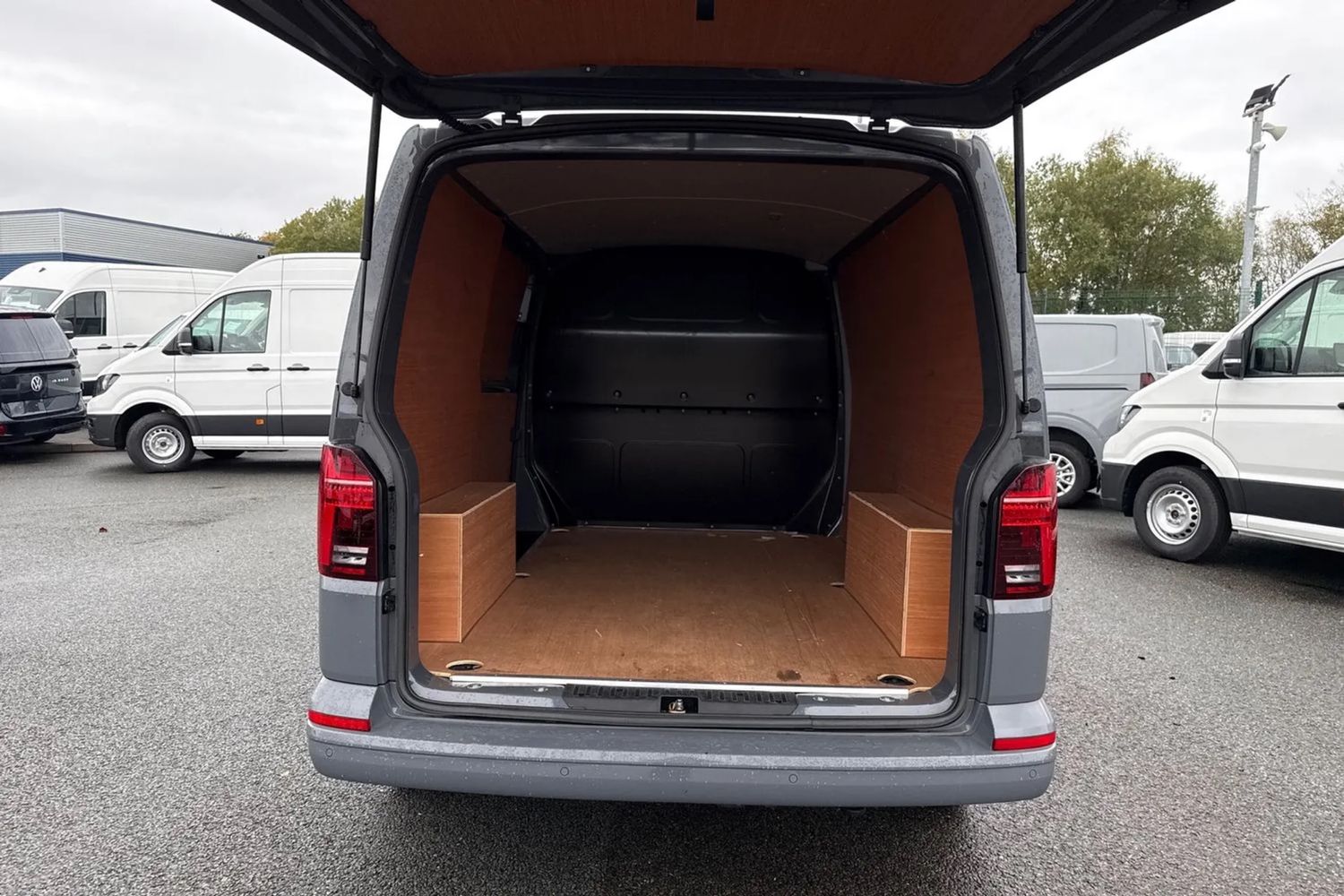 Used Volkswagen Transporter 2024 for sale - 76863293: Photo 9