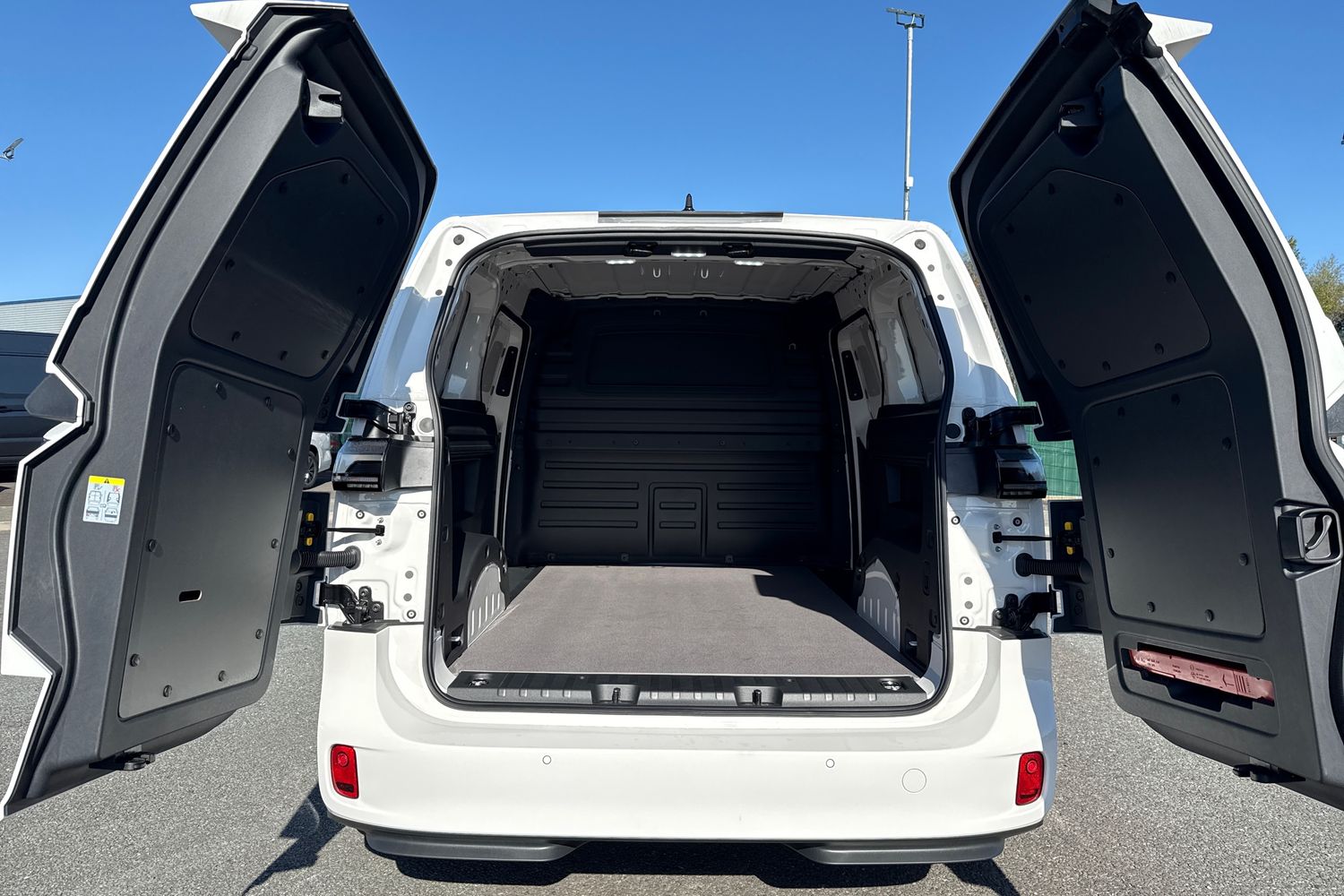 Used Volkswagen ID.Buzz 2025 for sale - 76739576: Photo 6