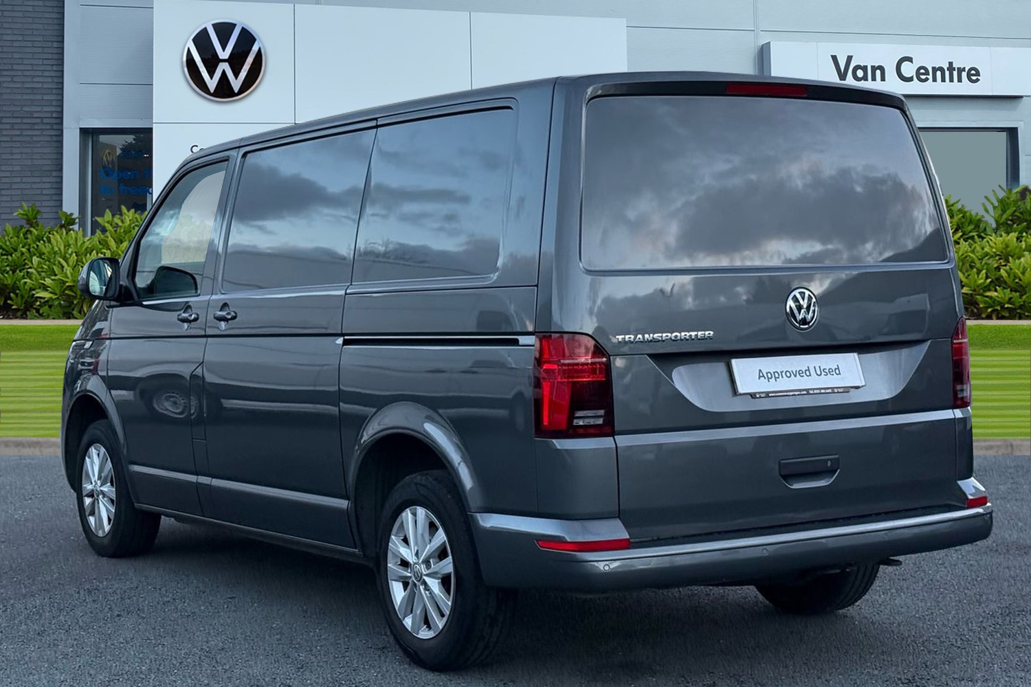 Used Volkswagen Transporter 2024 for sale - 76576231: Photo 2