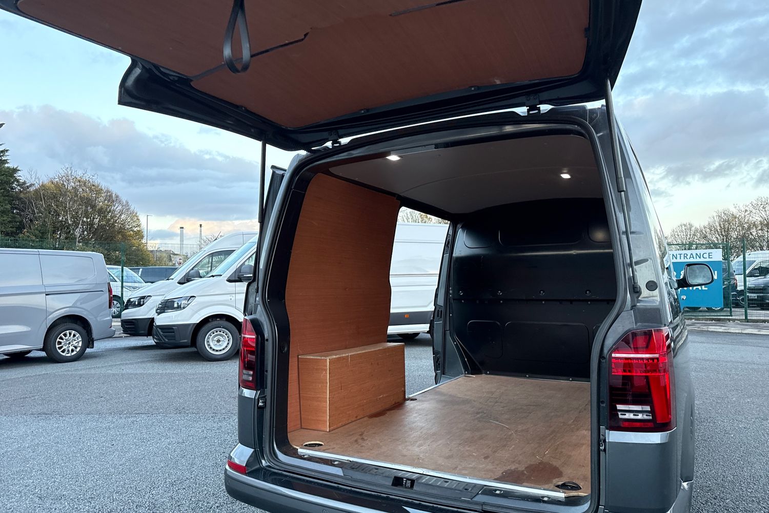 Used Volkswagen Transporter 2024 for sale - 76576231: Photo 33