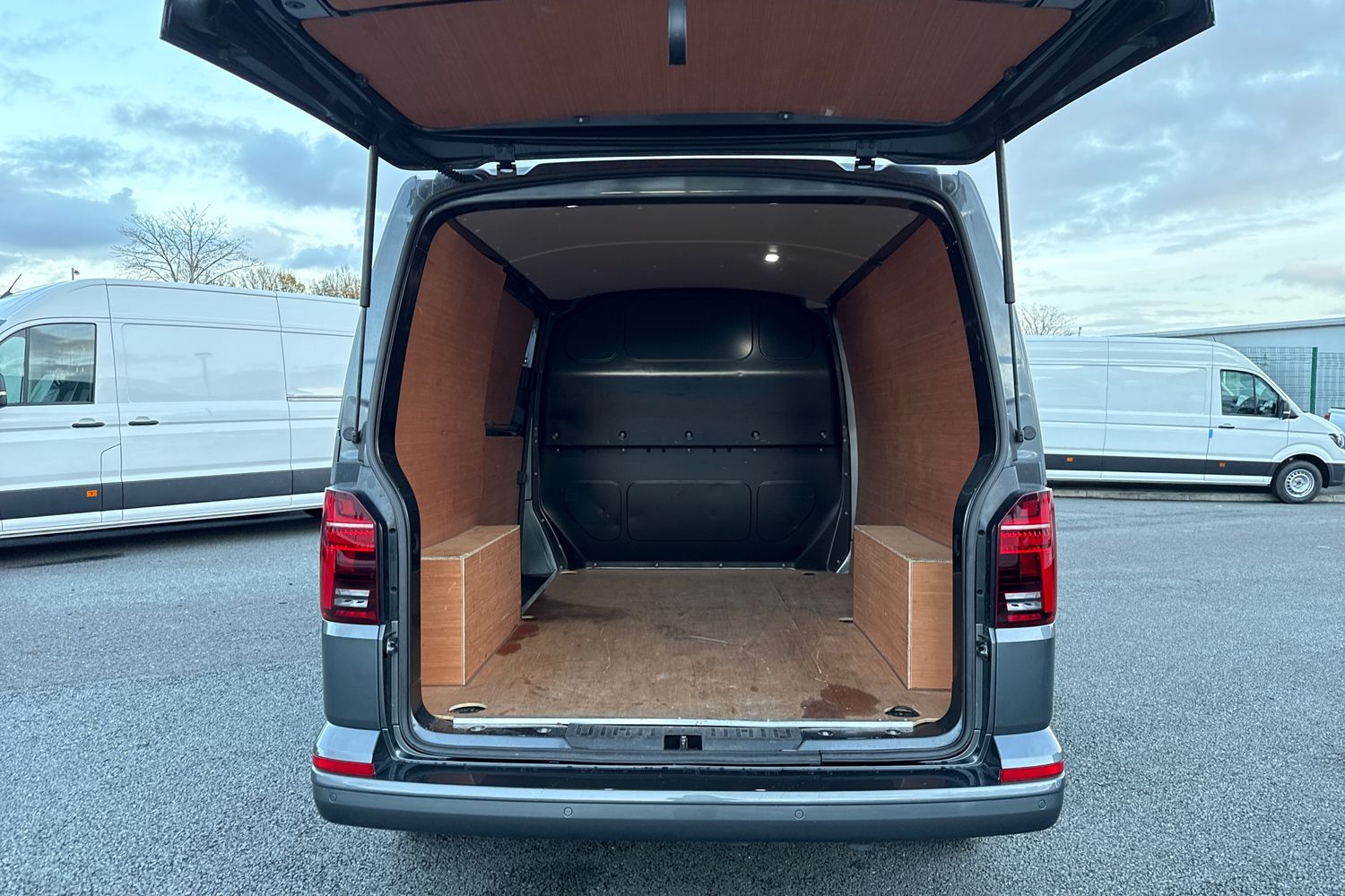 Used Volkswagen Transporter 2024 for sale - 76576231: Photo 6