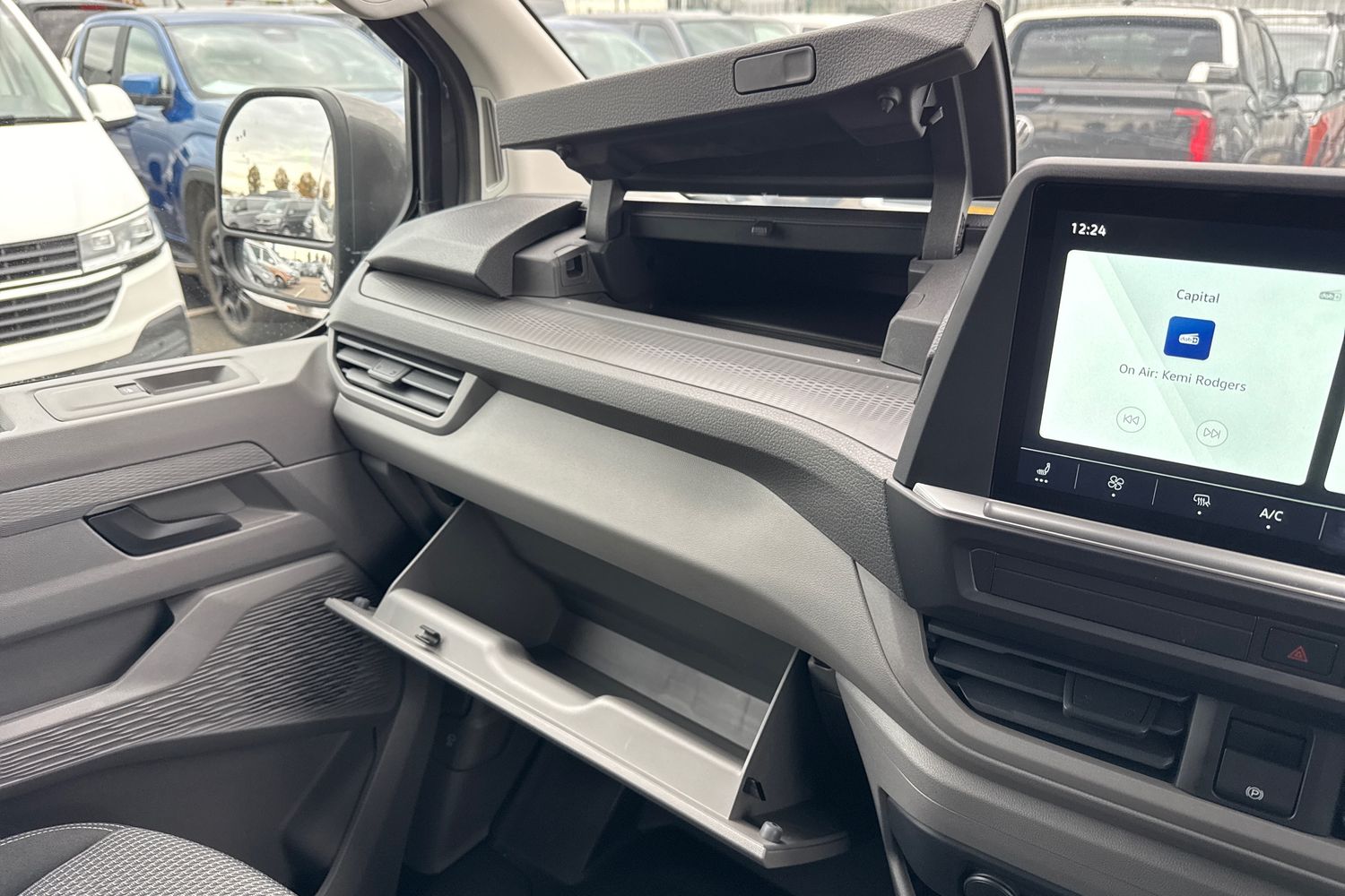 Used Volkswagen Transporter 2025 for sale - 76516040: Photo 35