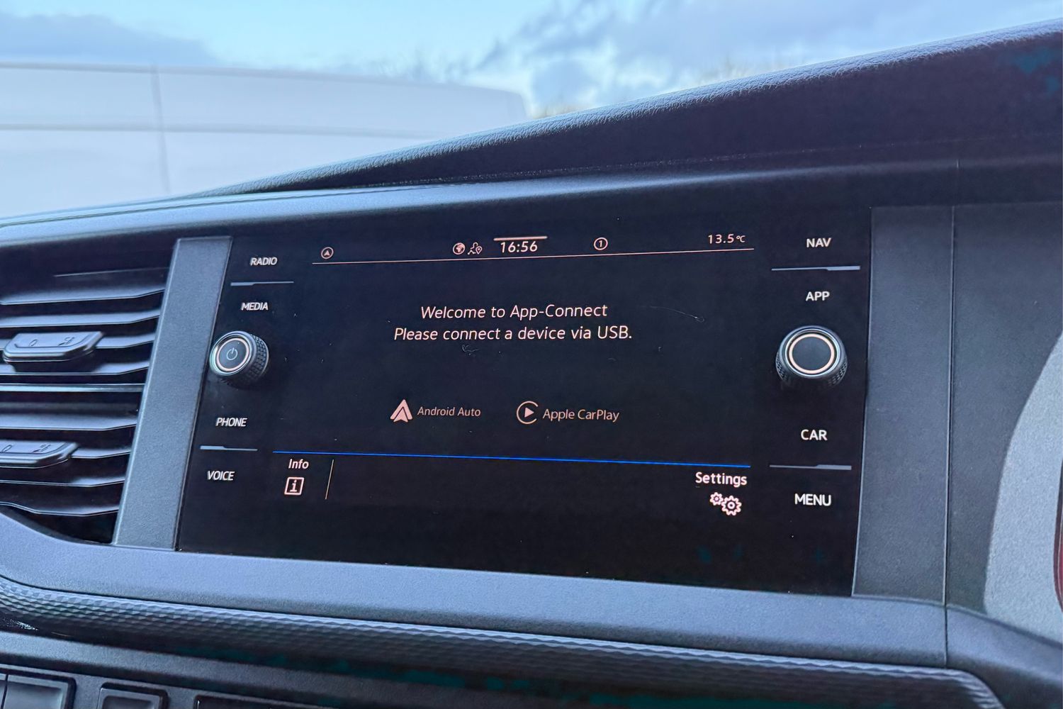 Used Volkswagen Transporter 2024 for sale - 77257722: Photo 49