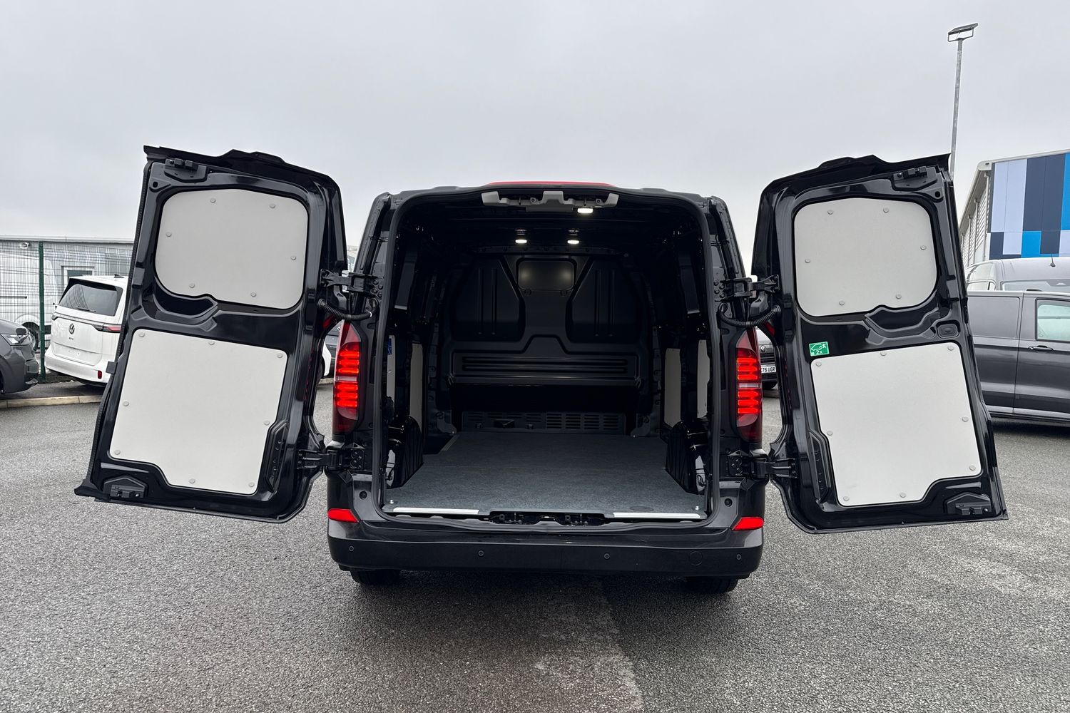 Used Volkswagen Transporter 2025 for sale - 77390130: Photo 6