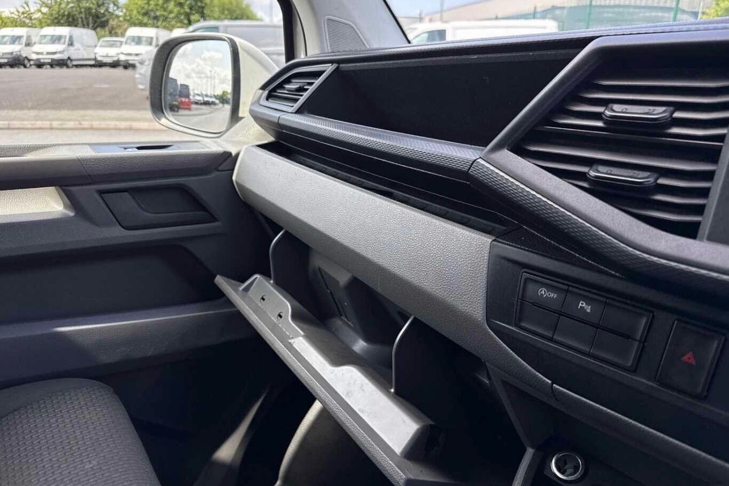 Used Volkswagen Transporter 2024 for sale - 76739419: Photo 38