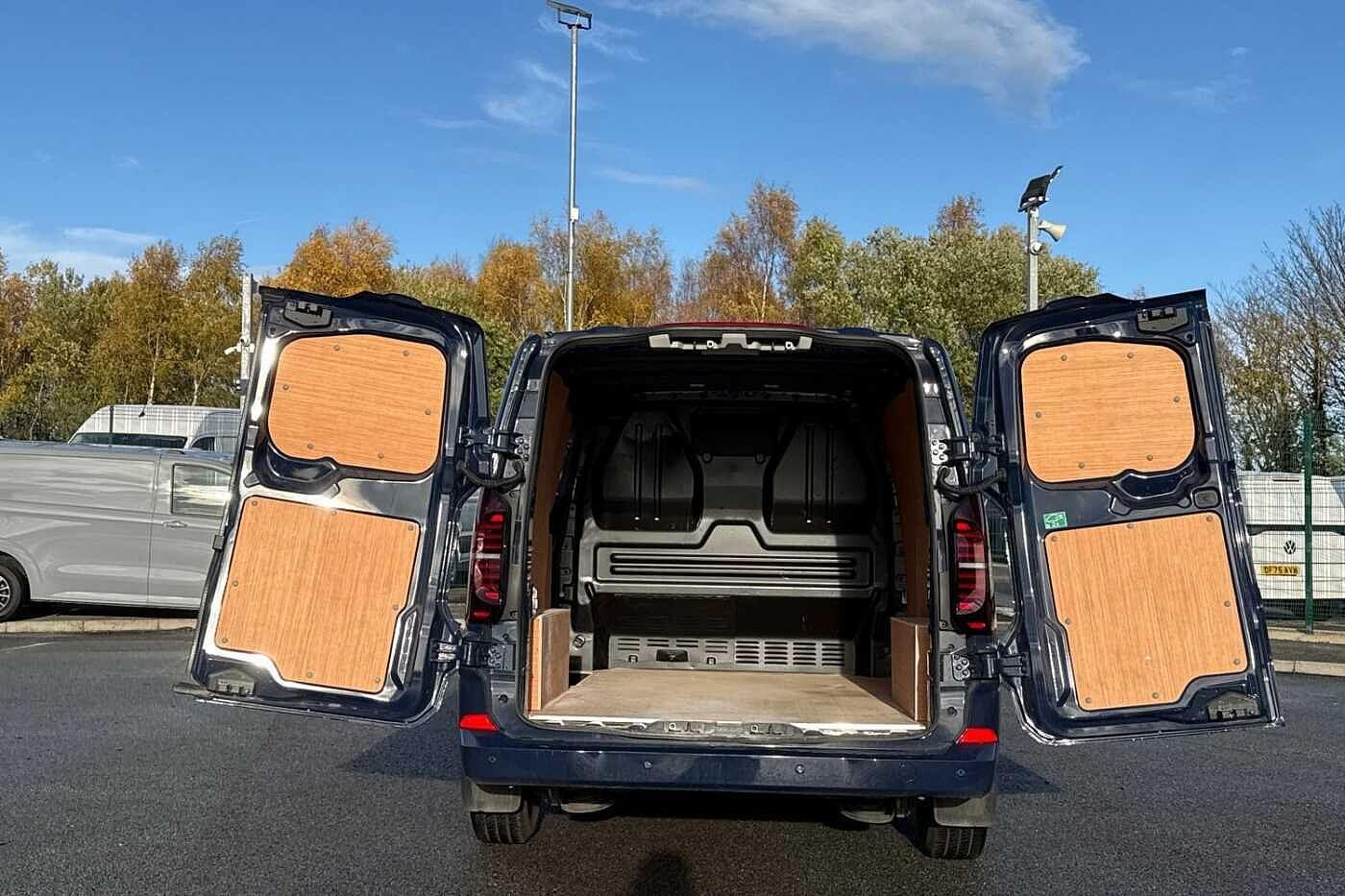 Used Volkswagen Transporter 2025 for sale - 77101139: Photo 9