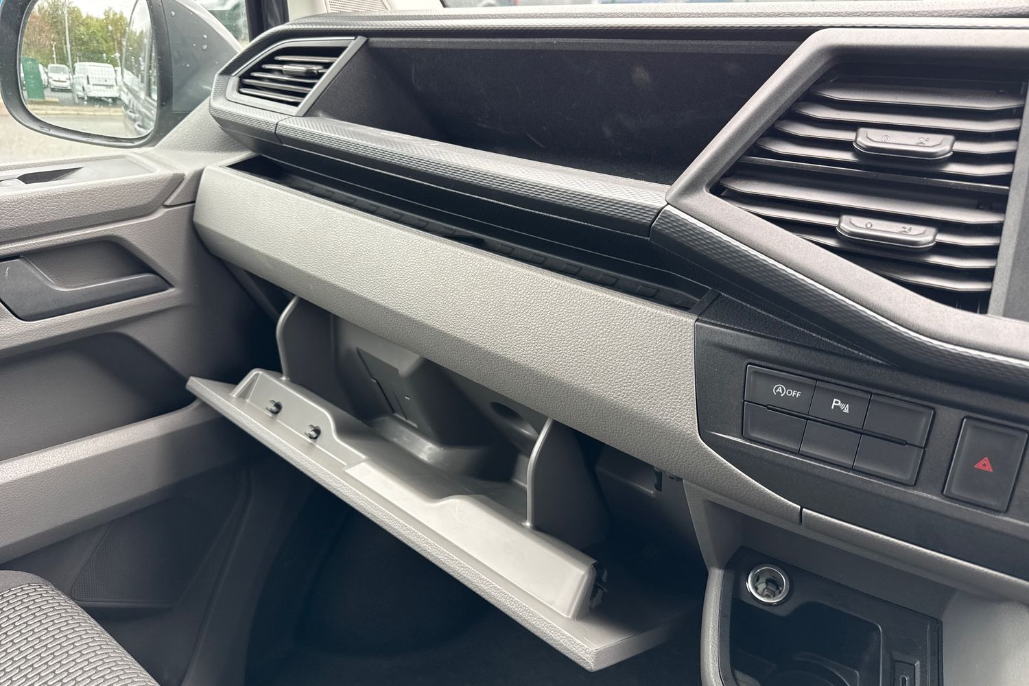 Used Volkswagen Transporter 2024 for sale - 76488335: Photo 46