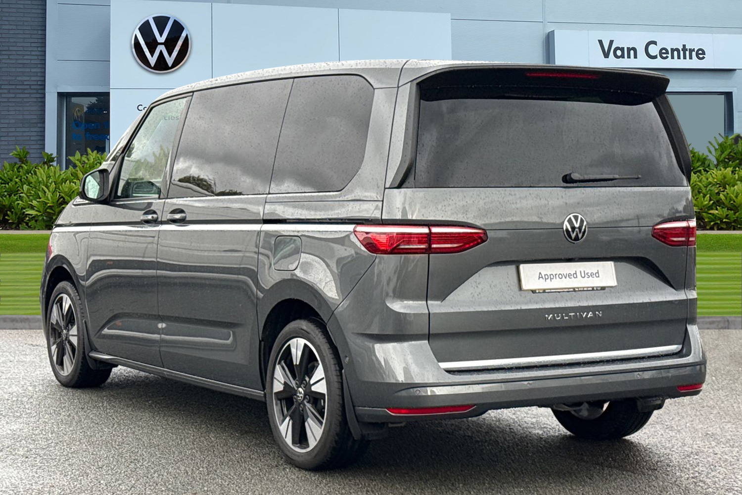 Used Volkswagen Multivan 2025 for sale - 76553476: Photo 2