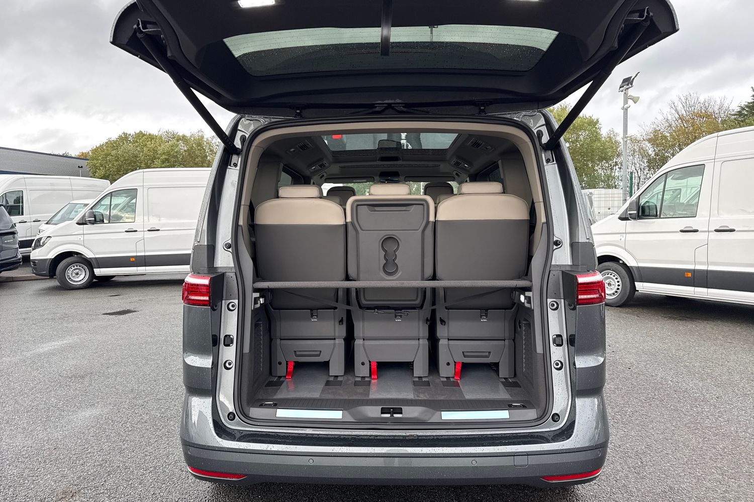 Used Volkswagen Multivan 2025 for sale - 76553476: Photo 6