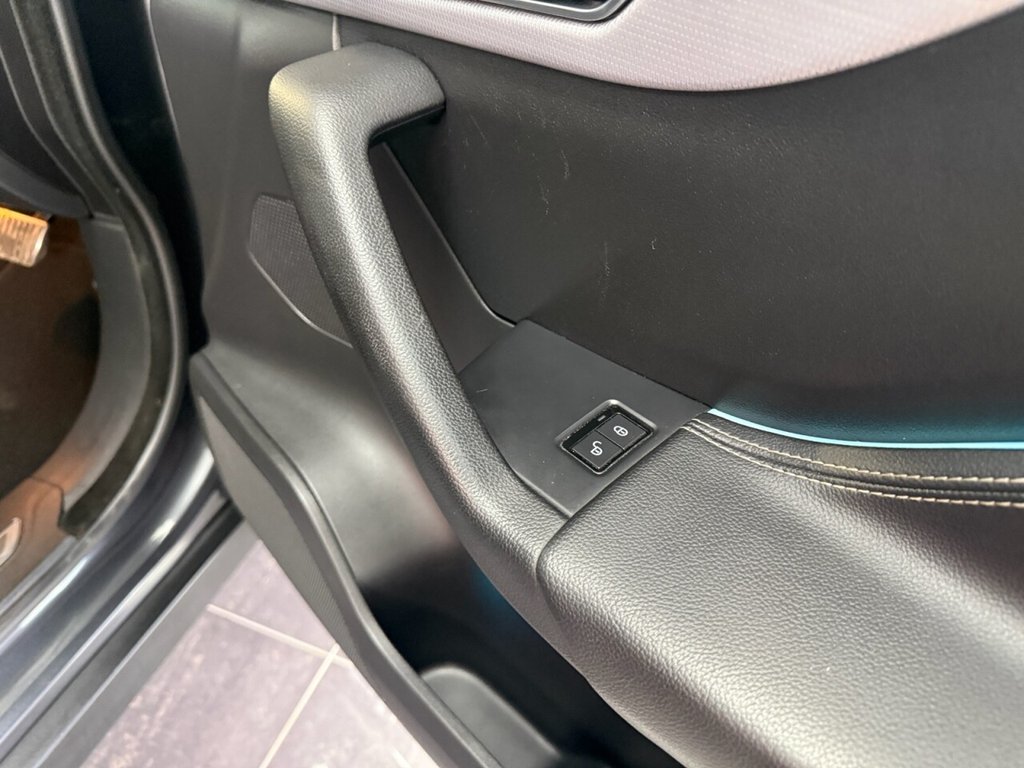 Used Jaguar F-Pace 2017 for sale - 77850337: Photo 29