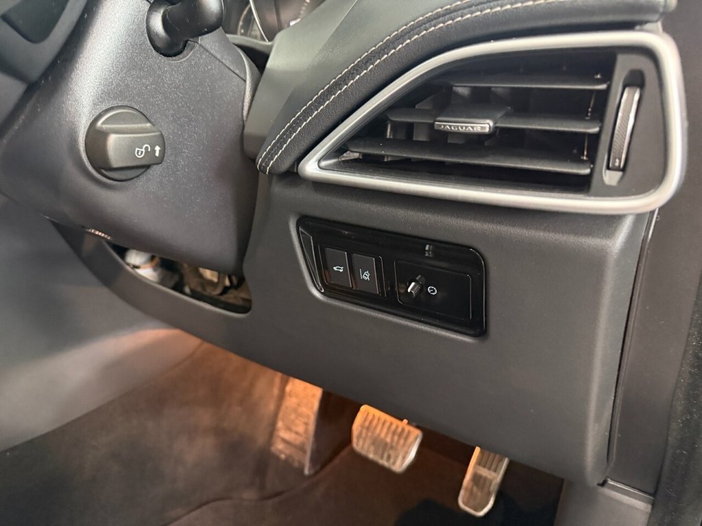 Used Jaguar F-Pace 2017 for sale - 77850337: Photo 30