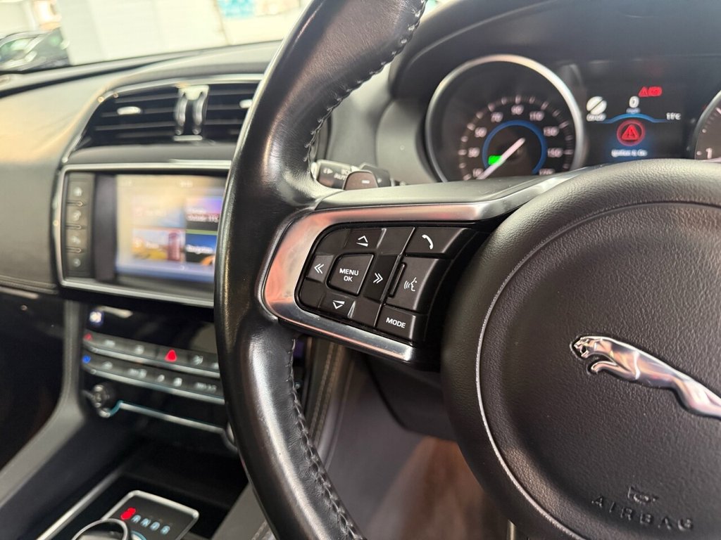 Used Jaguar F-Pace 2017 for sale - 77850337: Photo 32