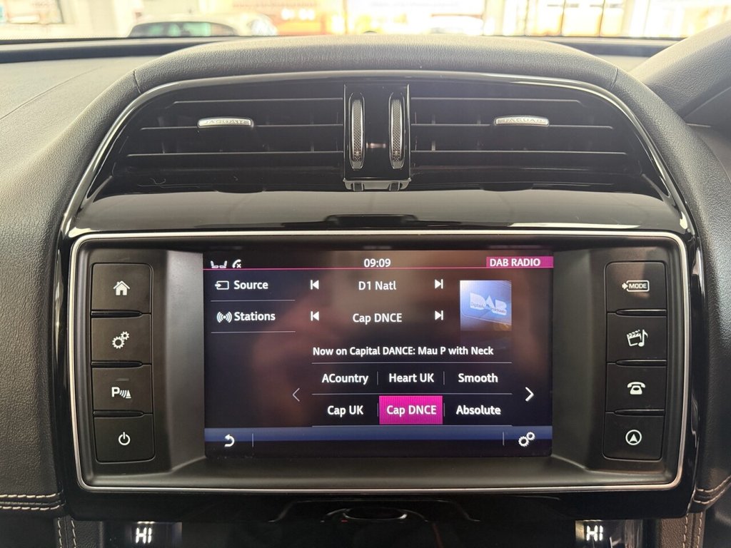 Used Jaguar F-Pace 2017 for sale - 77850337: Photo 36