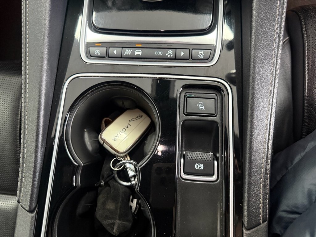 Used Jaguar F-Pace 2017 for sale - 77850337: Photo 45